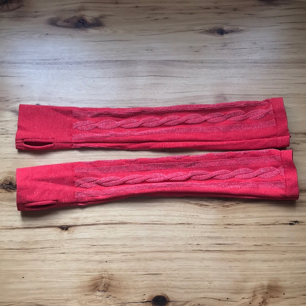 Oiselle red sleeves